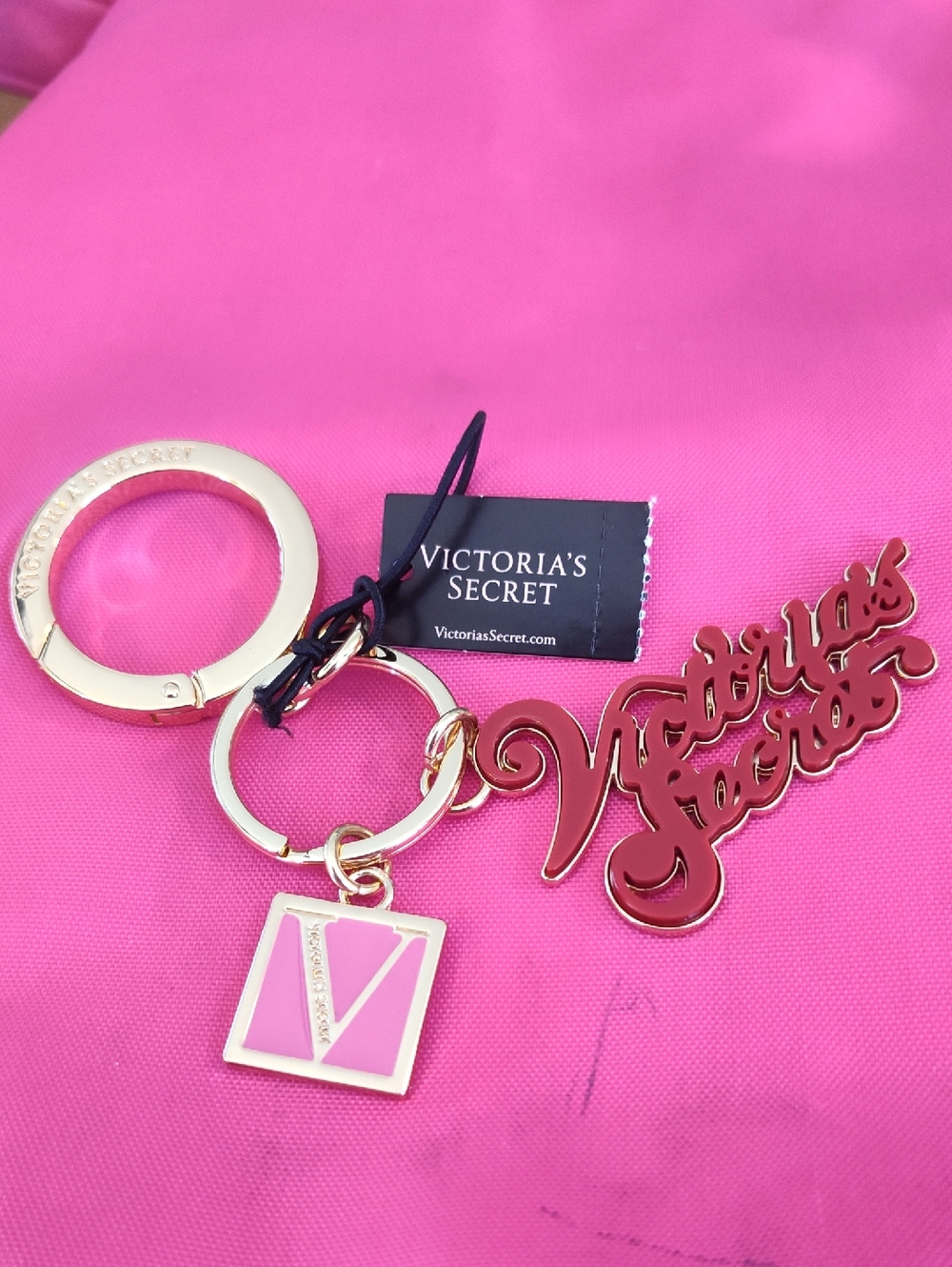 VICTORIA SECRET KEYRING LOOP SIGNATURE LOGO / INITIAL V CHARM SPLIT RING NWT